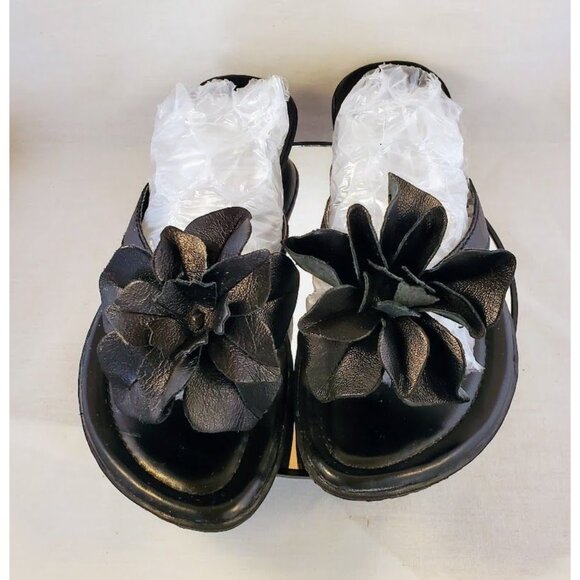 B.O.C. Women's Black Leather Floral Slide Thong Sandals Size 7 - Picture 2 of 8